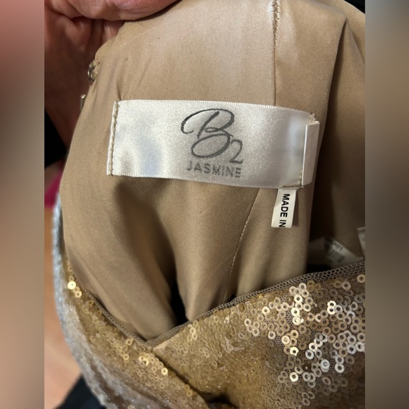 Long Sweetheart Neckline Sequin & Poly Chiffon Dress - Picture 7 of 14